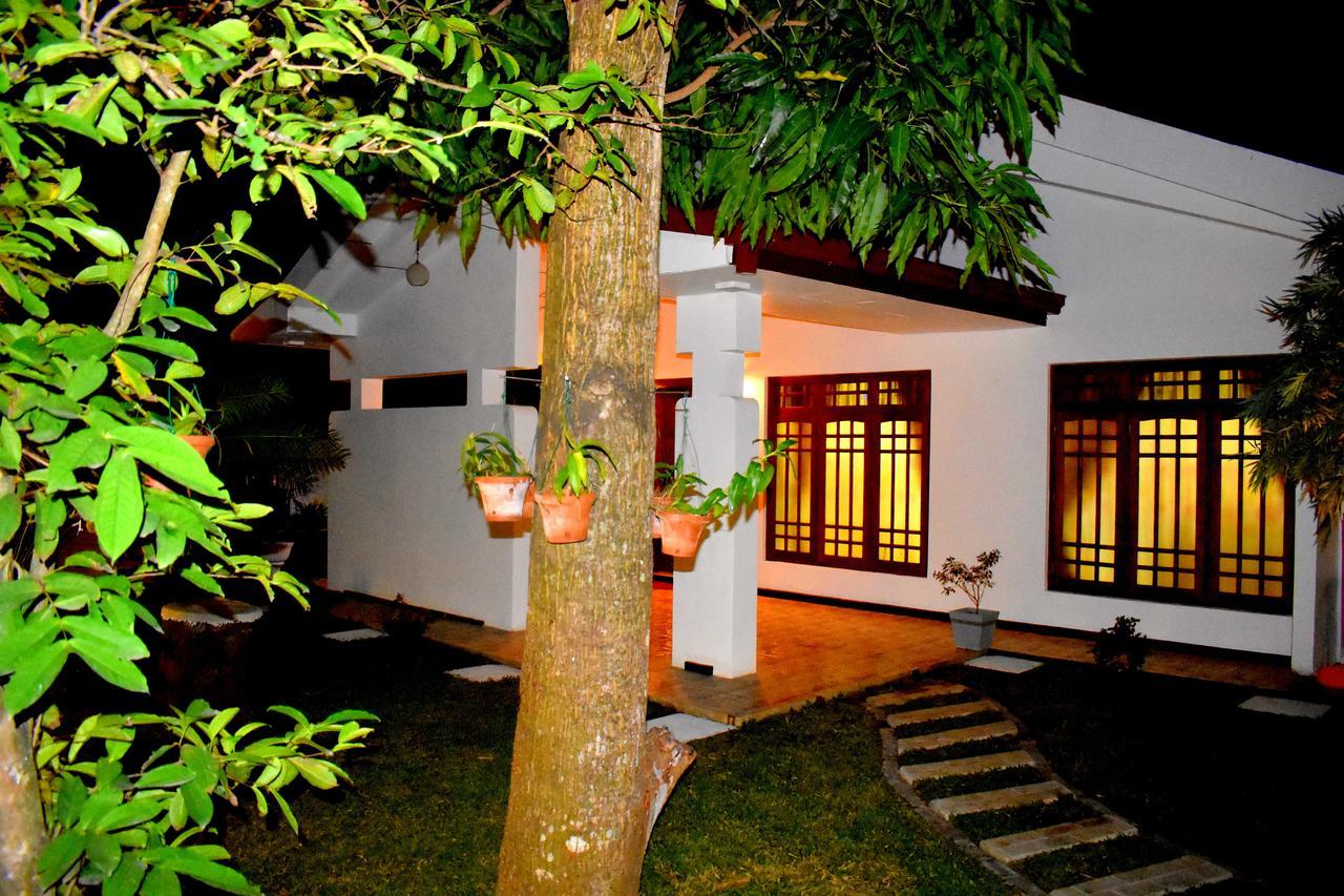Leonine Villa Yala Тисамахарама Екстериор снимка